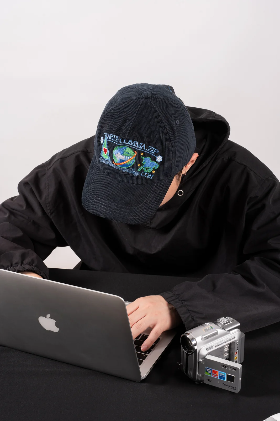 LUCKUP 潮牌帽饰围巾｜复古档案风服饰配件商业摄影